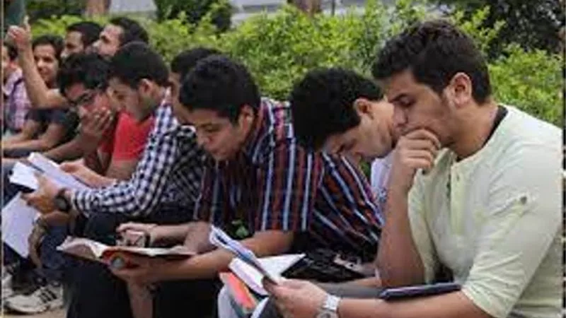 أرقام الجلوس في أيدي طلاب الثانوية مجاناً.. الخميس