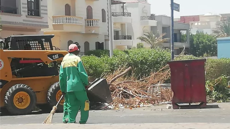 إزالة 30 حالة تعدي بمنطقة الشيخ محمود وونبي بالغردقة.. صور