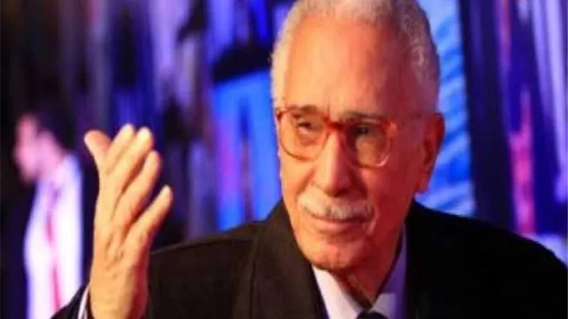عبد الرحمن أبو زهرة يعود إلى منزله بعد خضوعه لعملية جراحية فى الحوض