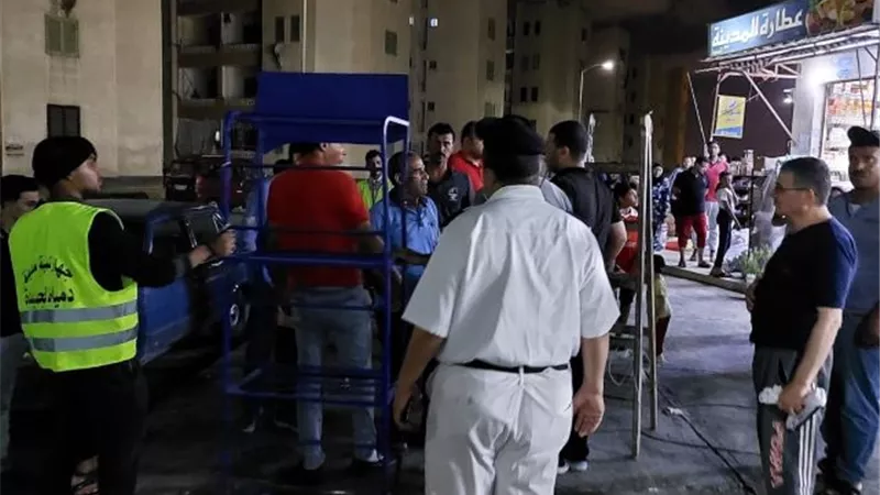 جهاز دمياط الجديدة يشن حملة على المخالفات فى المدينة بالتعاون مع الشرطة.. بالصور