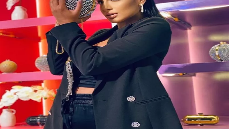 بالأسود .. إطلالة أنيقة للفنانة جورى بكر ..صور