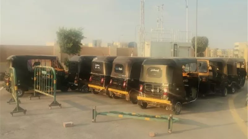 مندور: جهاز بدر يتحفظ على 14 تكاتك ويحول أصحابهم للنيابة بالتعاون مع قسم الشرطة.. بالصور