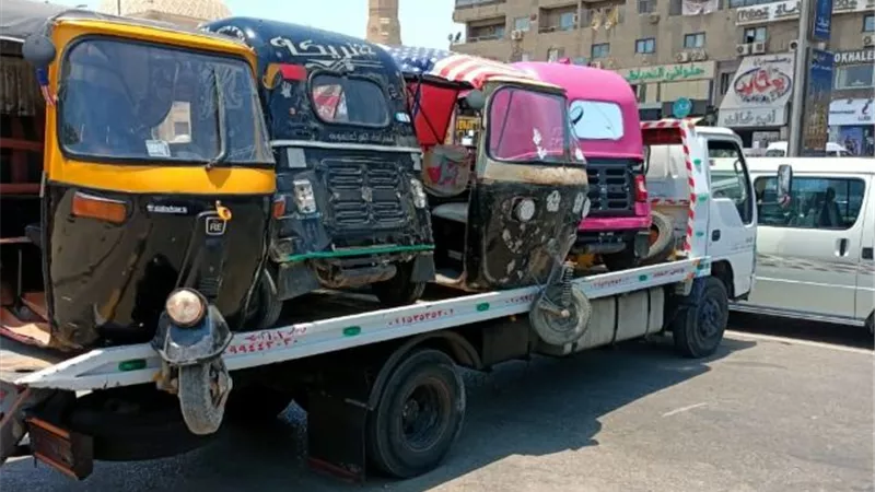 النجار: جهاز 6 أكتوبر يضبط 4 تكاتك ويتحفظ على 3 سيارات بالتعاون مع شرطة.. بالصور