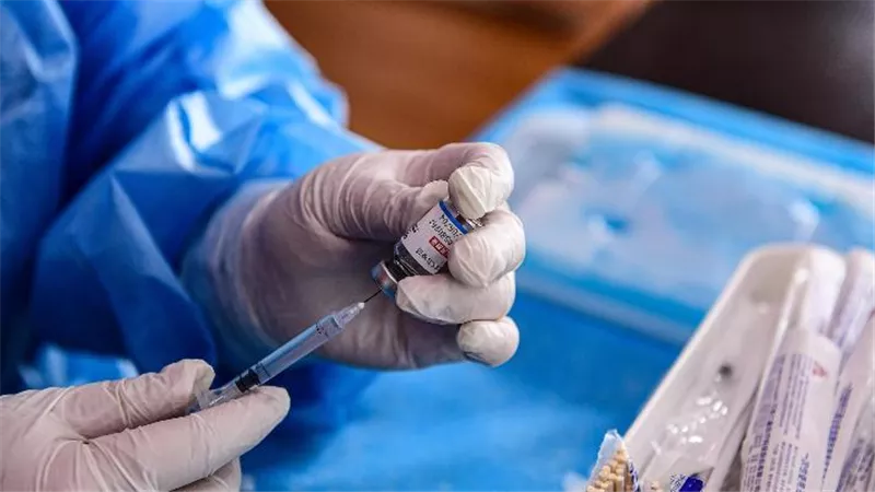 ماليزيا تمنح موافقة مشروطة للقاح كانسينو الصيني وجونسون الأمريكي