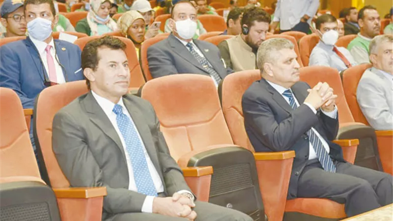 شرح مستجدات المشروعات التنموية.. وزيارة لأنفاق الإسماعيلية