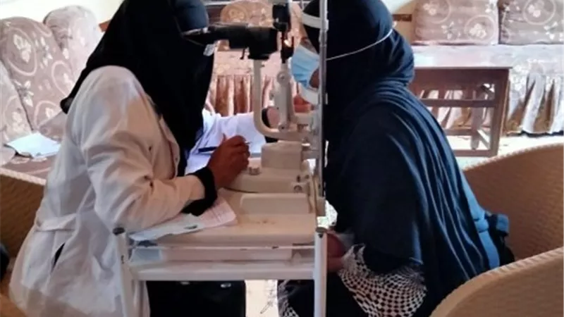 الكشف و العلاج وتوفير نظارات طبية في قافلة بقرية العساكره ببنى سويف