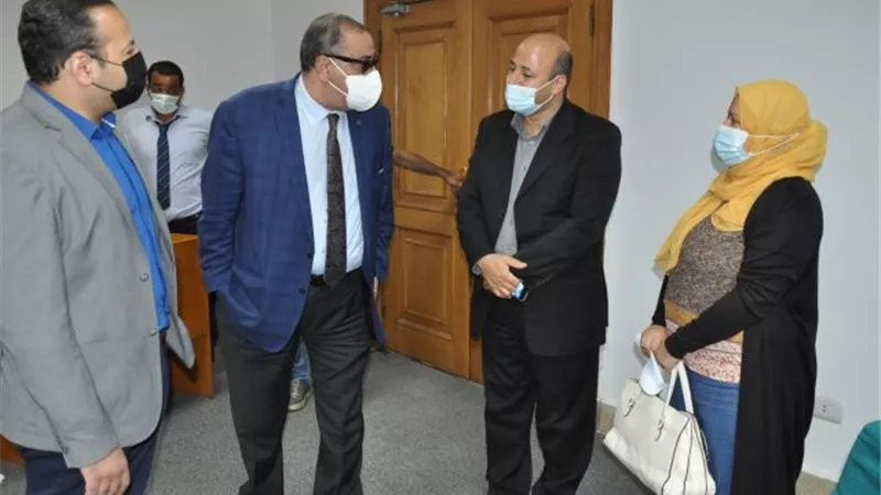 استمرار التطعيم بلقاح كورونا لأعضاء التدريس والعاملين فى جامعة حلوان.. بالصور