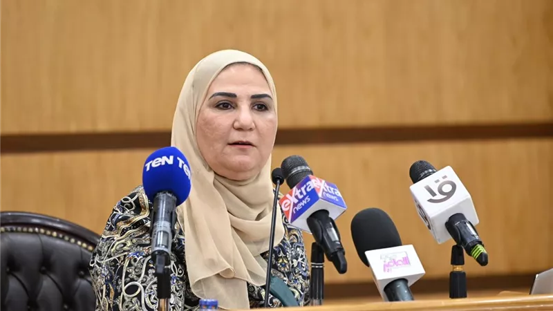القباج:جهاز تابلت لكل رائدة اجتماعية.. ونهدف لإنشاء قاعدة بيانات متكاملة عن الأسر