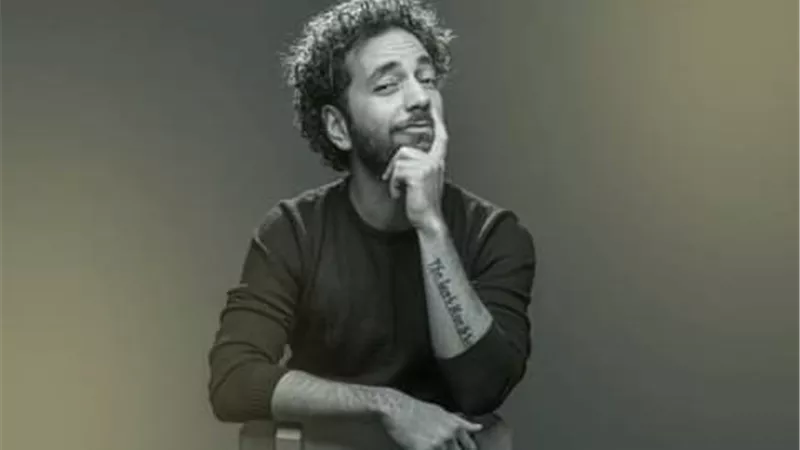 على قنديل يقدم حفل ستاند اب كوميدى الـ٥٠٠ بساقية الصاوى