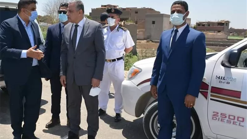 محافظ سوهاج يتفقد أعمال الرصف بمشروع تطوير ورفع كفاءة طريق 