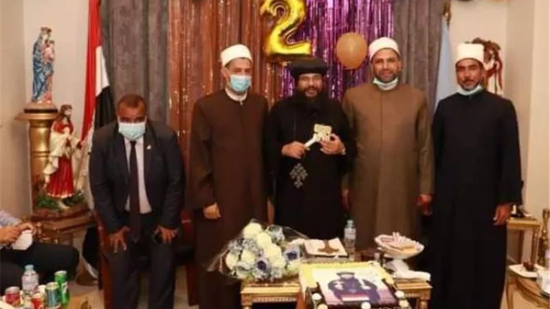 وفد أوقاف البحرالأحمر يقدم التهنئة لنيافه الانبا ايلاريون راعي الكنيسة الأرثوزكسية