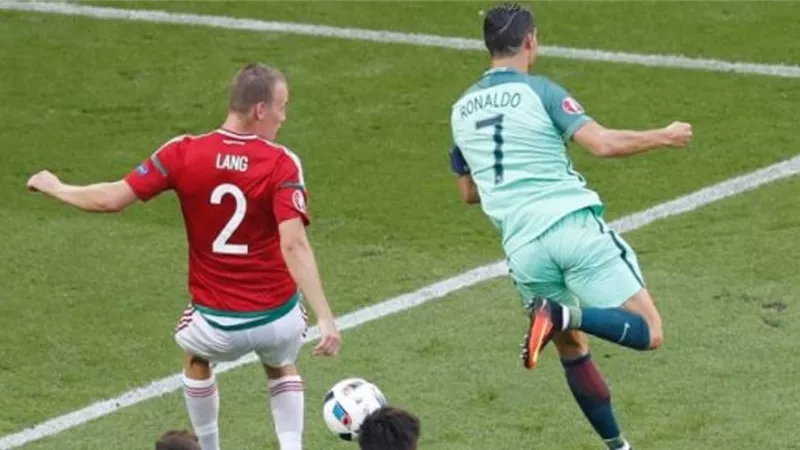 كريستيانو رونالدو يتلاعب بدفاع المجر ويسجل هدف عالمى.. شاهد