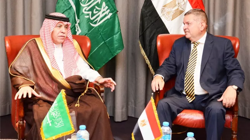وزير قطاع الأعمال العام يبحث مع وزير التجارة السعودي تعزيز التعاون الاقتصادي