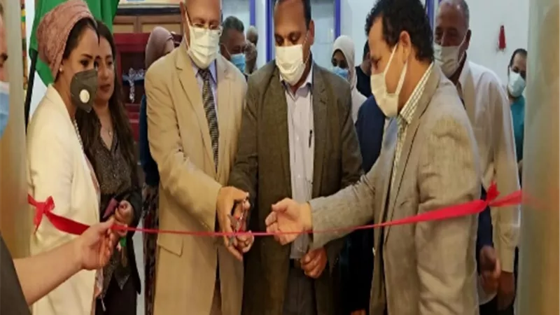 نائب رئيس جامعة بنها يفتتح معرض همسات بصرية لطلاب الفنون التطبيقية
