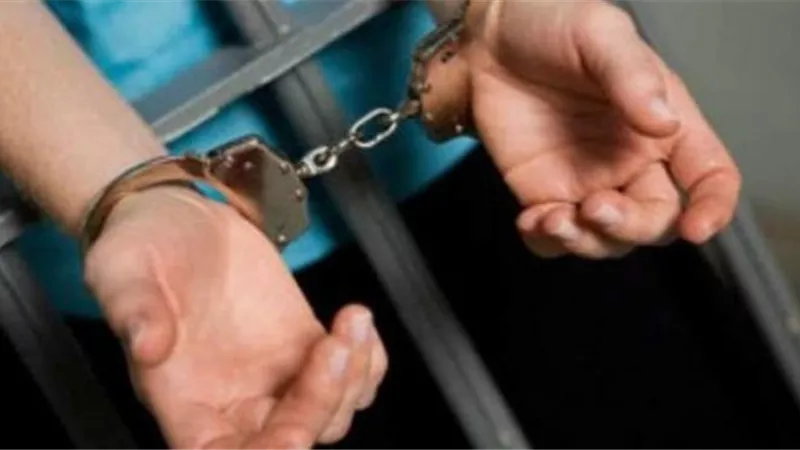 ضبط شخص تحرش بسيدة داخل 
