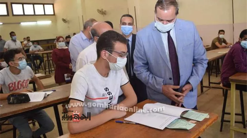 ٢٧٠٣ طالب بجامعة سوهاج يواصلون امتحانات نهاية العام بكليتي الهندسة وتكنولوجيا التعليم ..صور