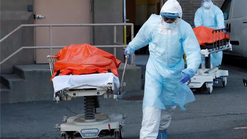 آلام المفاصل وفقدان السمع.. الأعراض الرئيسية للإصابة بالسلالات الجديدة من فيروس كورونا