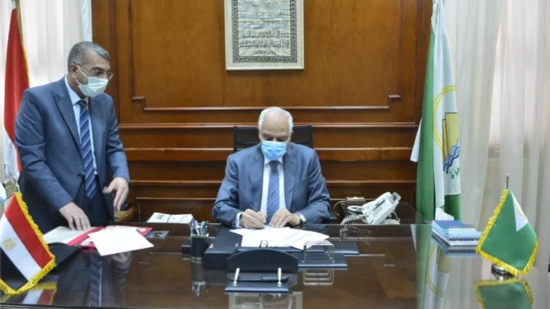 الجيار يهنئ اوائل الشهادة الاعدادية بتعليم الجيزة