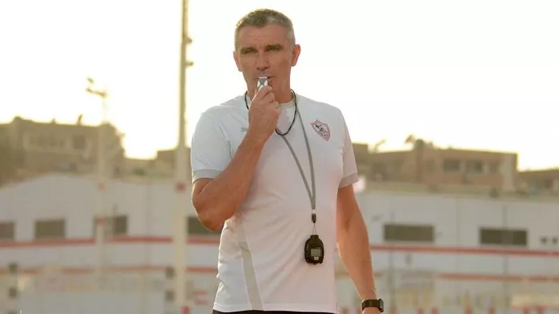 خوفا من الإصابات.. كارتيرون يخفف الحمل البدنى للاعبي الزمالك