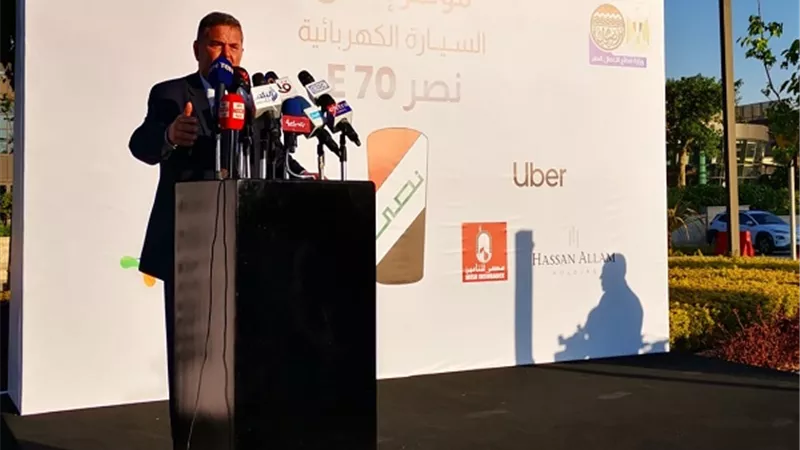 توفيق يشهد مؤتمر إطلاق السيارة الكهربائية 