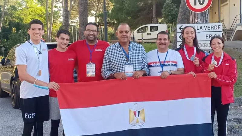 أبطال السباحة بالزعانف يحصدون المراكز الأولى في بطولة العالم للناشئين بإيطاليا