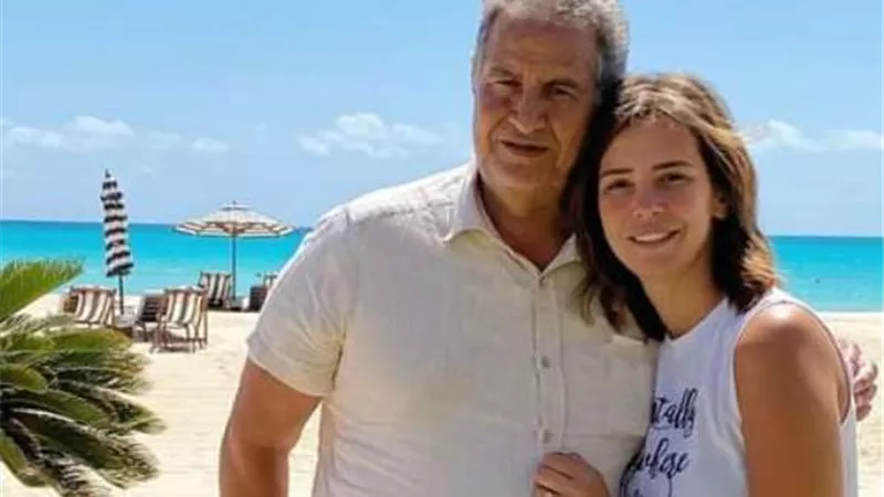 أحمد زاهر ينعى رحيل والد ايمان العاصى
