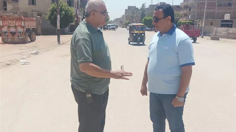 الصناديلي يستمع لشكاوي المواطنين خلال تفقده الوحدة المحلية بشبرا النخلة