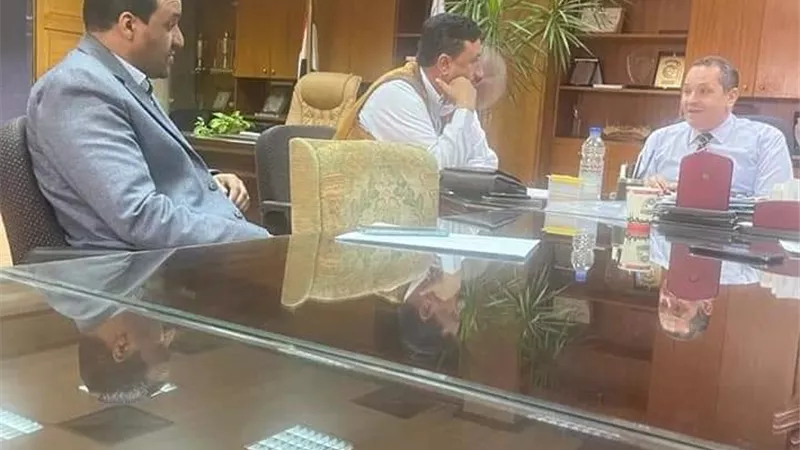 نائب مطروح يلتقي رئيس هيئة الابنية لبحث مشكل مدارس مطروح