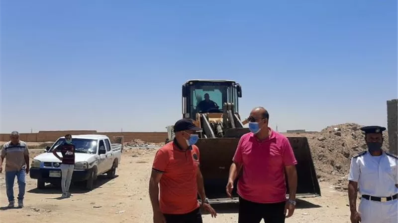 بشارة: إزالة 5 مبانى فى مدينة الشروق وتحويلهم للنيابة العسكرية بالتعاون مع الشرطة.. بالصور
