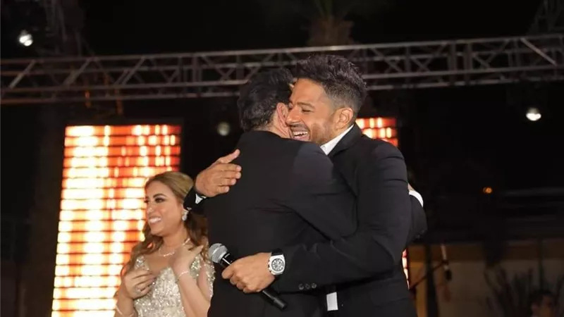 حماقى يشعل حفل زفاف نجل مصطفى قمر.. صور