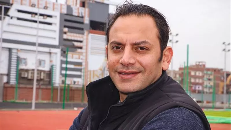 بعد غياب طويل.. احمد برادة يخطف الانظار بحفل زفاف نجل مصطفى قمر.. صور