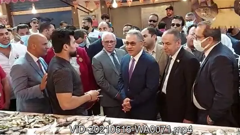 أعضاء لجنة الإدارة المحلية بمجلس النواب فى جولة بأسواق بورسعيد