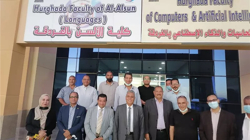 رئيس جامعة جنوب الوادي يستقبل لجنة تقييم كلية الألسن بفرع الجامعة بالغردقة