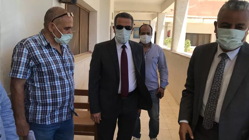 رئيس جامعة جنوب الوادى يتفقد امتحانات فرع الجامعة الالكترونية بالغردقة