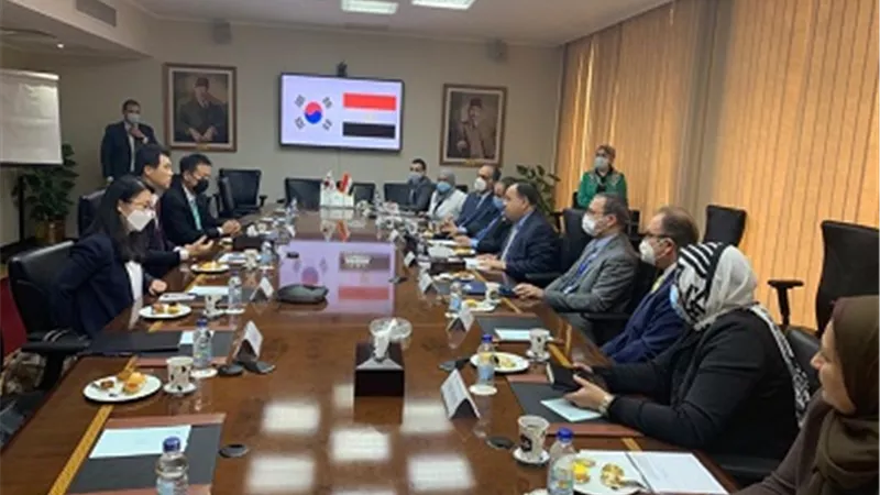 السفير الكوري يبحث مع وزير المالية آفاق التعاون ودعم الشركات الكورية