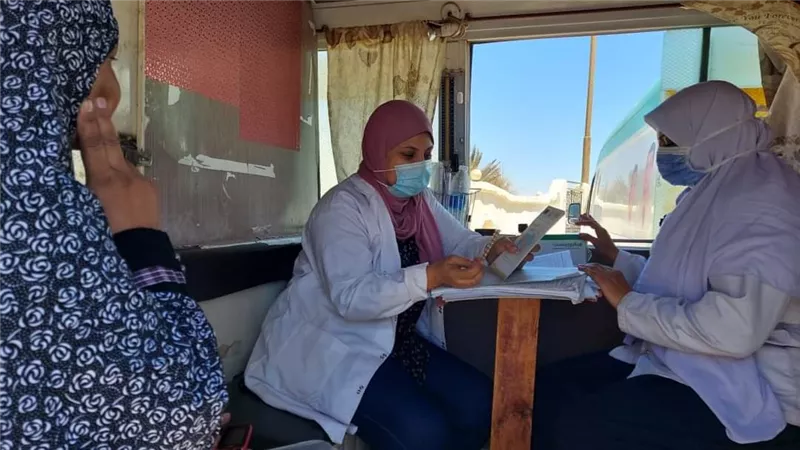 لكشف على ٣٠٤ مواطن خلال القافلة الطبية بقرية الحمراوين بمدينة القصير