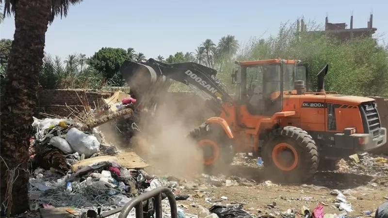 مجلس مدينة البياضية جنوب الأقصر يرصد مخالفة بيئية