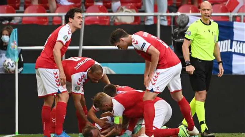 جماهير الدنمارك تدعم إريكسن قبل مواجهة بلجيكا.. صور