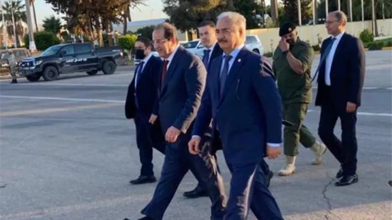 اللواء عباس كامل ينقل لـ«حفتر» إشادة الرئيس السيسي بجهود الجيش الليبي