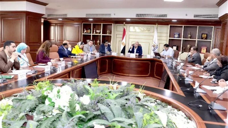 محافظ بني سويف يلتقى أعضاء مجلسي النواب والشيوخ لمناقشة المشروعات الخدمية