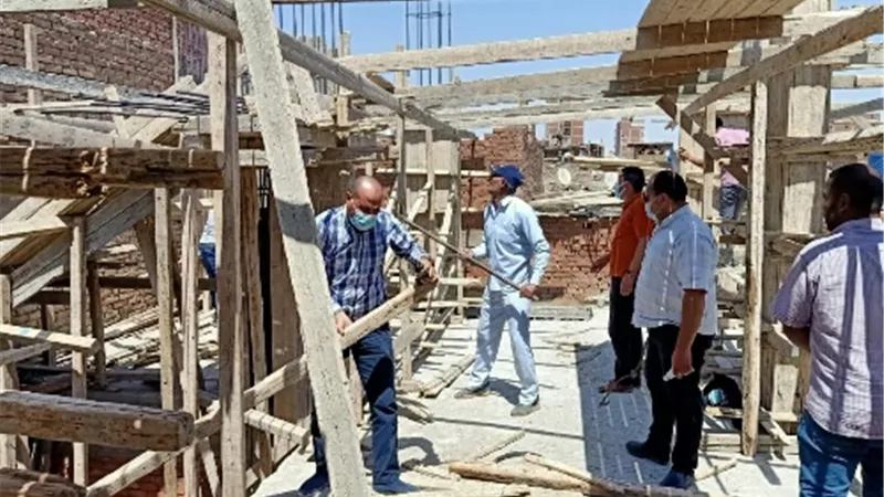 حملة ازالة فورية لمخالفات البناء بحي غرب شبرا الخيمة