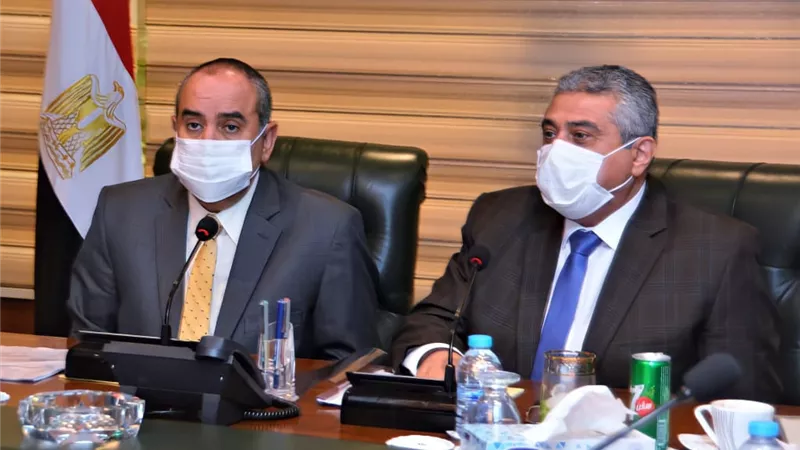 وزير الطيران المدني يبحث مع ممثلي شركات الطيران المصرية الخاصة تنشيط حركة السياحة