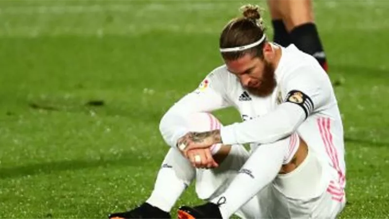 عقب انتهاء عقده.. أسطورة ريال مدريد يعلق على انباء انتقاله لبرشلونة