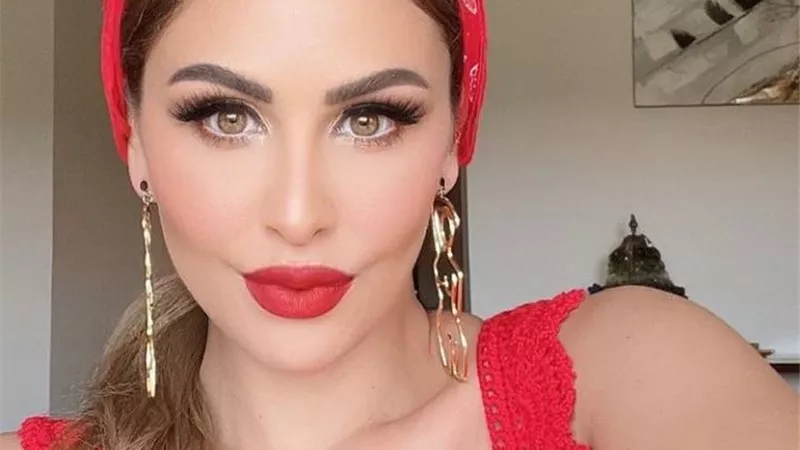 بالأحمر .. مى سليم تداعب متابعيها بإطلالة مميزة