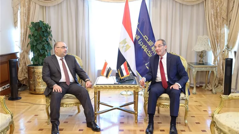 وزير الاتصالات يلتقي نظيره العراقى لتعزيز التعاون المشترك