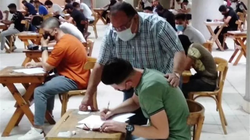 رئيس جامعة حلوان يتابع سير امتحانات وسط إجراءات احترازية مشددة.. بالصور