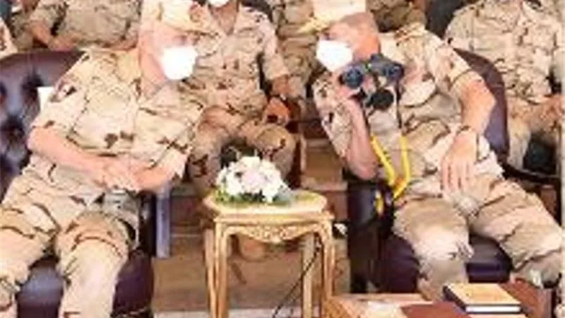 بالصور والفيديو.. وزير الدفاع يشهد المرحلة الرئيسبة للمناورة ( رعد - 5) بالذخيرة الحية