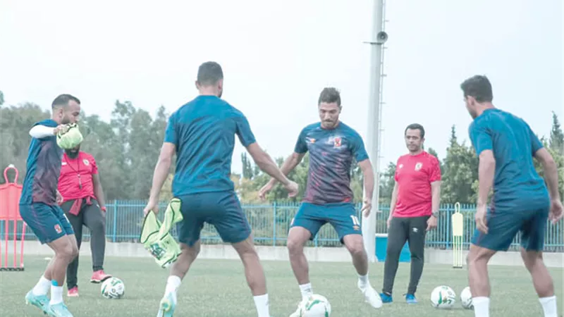 الخطيب يوجه تحذيرات هامة للاعبي الأهلي قبل الترجي التونسي