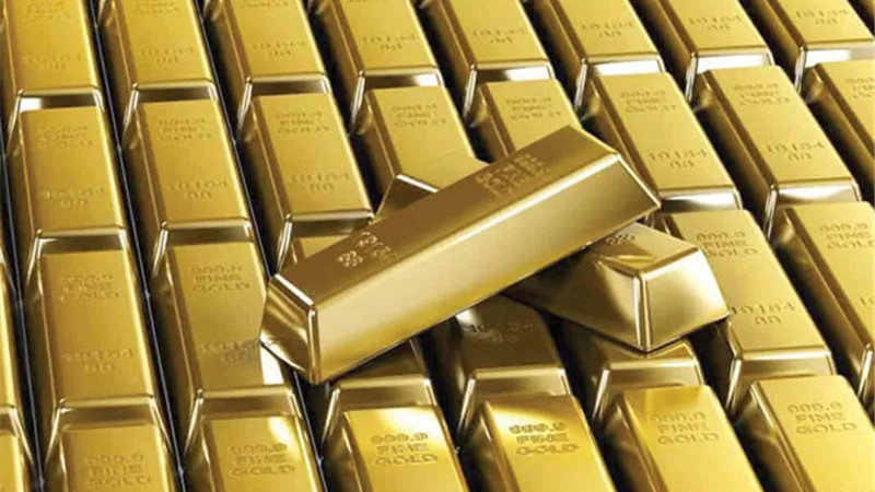 الذهب يتراجع لأقل سعر هذا العام