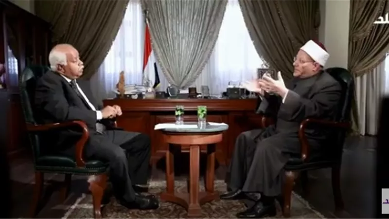 المفتي يطالب بإصدار تشريع قانوني بإبعاد غير المتخصصين عن مجال الدعوة والإفتاء.. فيديو